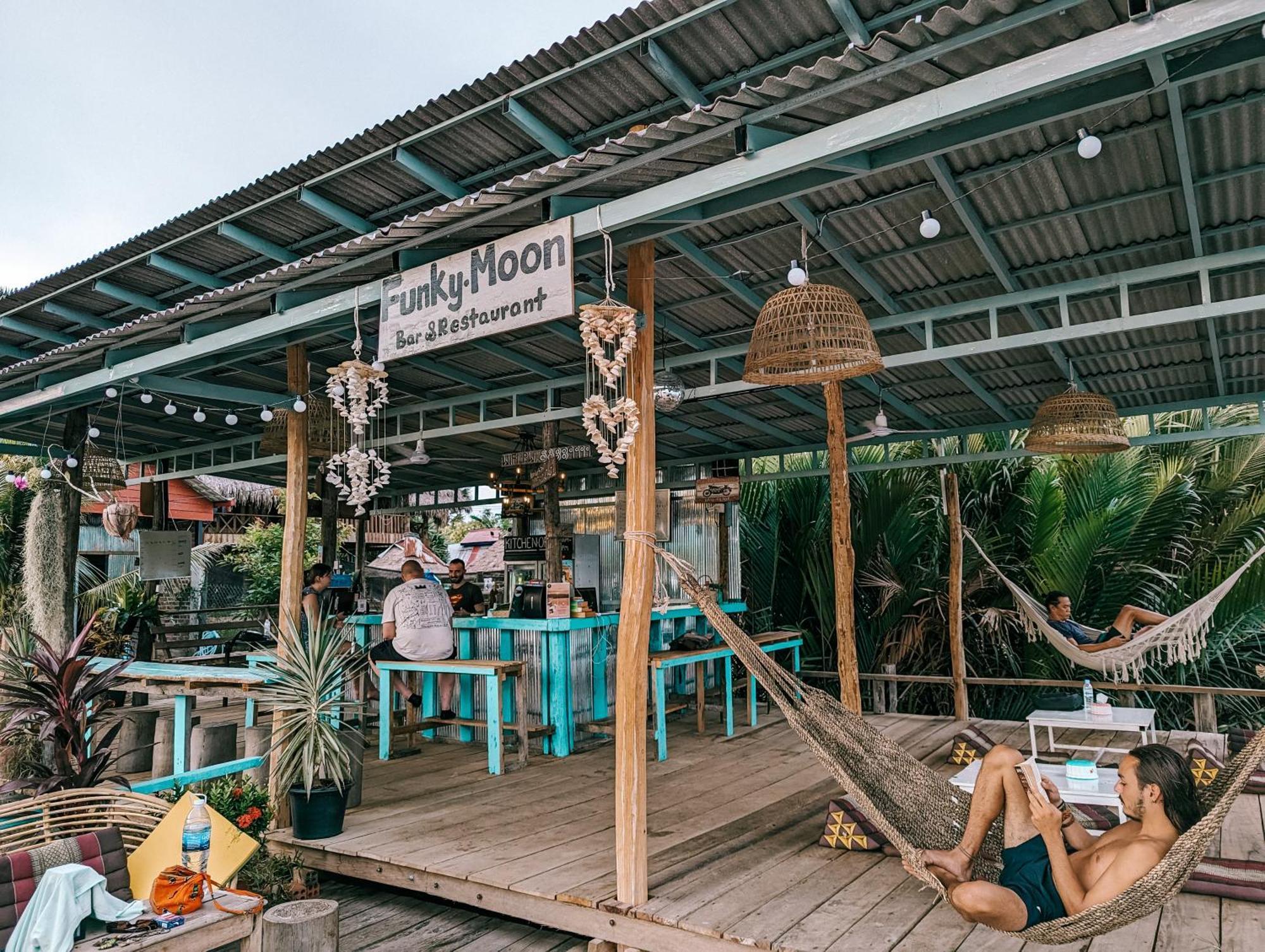 Funky Moon Kampot Pansiyon Dış mekan fotoğraf